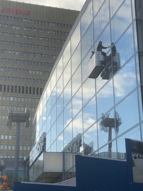 Window cleaning from cradle, Selfridges